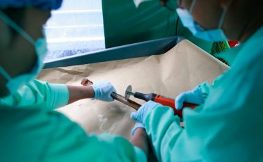 El Instituto de Medicina Legal trabaja en la identificación de 16 mil personas que permanecen en fosas comunes en las zonas donde se desarrolló el conflicto armado. Colprensa