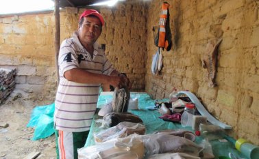 Aunque Jaime Restrepo Carmona sueña con tener su propia empresa, hoy, trabaja como obrero en una empresa de calzado de Villa del Rosario. La Opinión