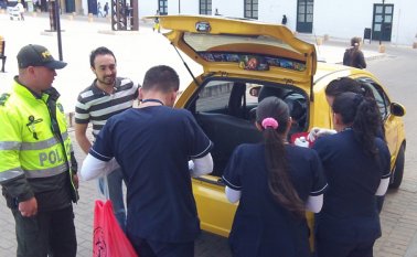 La campaña de sensibilización involucró a conductores del servicio público y particulares. Se verificaron los botiquines y la vigencia de los medicamentos. Roberto Ospino