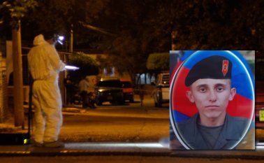 En medio del intercambio de disparos con uniformados de la estación de Policía de Villa del Rosario, resultó muerto el venezolano Jefferson Orlando Díaz, quien minutos antes había asesinado a José Manuel Arciniegas, en compañía de un compinche. Díaz llegó a Cúcuta proveniente del vecino país en diciembre de 2015. La Opinión