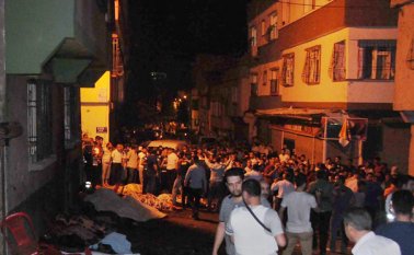 "Fue un ataque barbárico. Aparentemente fue un atentado suicida", dijo el viceprimer ministro Mehmet Simsek.
AP