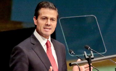 No es la primera vez que se pone en tela de juicio el rigor académico del presidente. AP