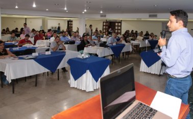 Freddy Leyton, especialista en Publicidad Digital, fue uno de los ponentes de la primera jornada del Congreso Marketing Digital, organizado por el programa de Mercadeo y Publicidad de la Udes, sede Cúcuta. Obando