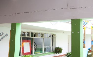 Aunque algunas paredes del Hogar Infantil Belén  presentan grietas, los padres consideran que no era para que se cerrara la sede y llevara a los niños a un lugar que no reúne las condiciones adecuadas para brindarles la atención del programa. Obando