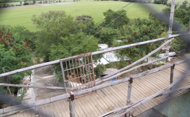 Los habitantes reconocen que el límite del barrio podría estar en riesgo, aunque ninguna de las casas ha tenido afectación. Hoy, su único problema es una invasión vecina, creada este año, y sin control alguno. Obando