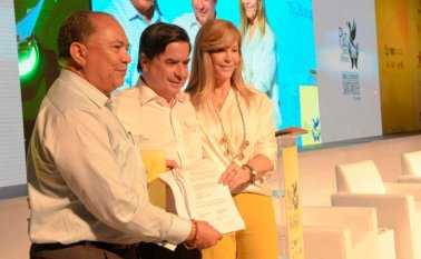 El ministro del interior, Juan Fernando Cristo y la Federación Nacional de Departamentos acordaron ayer en Bucaramanga el sistema que permitirá la participación efectiva de las regiones en el posconflicto. Colprensa