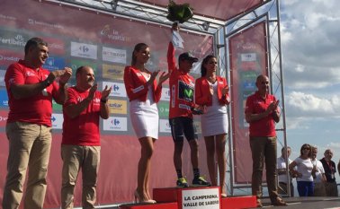 Nairo Quintana se vistió de rojo. Tomada de Twitter