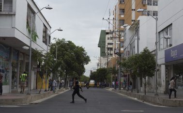 Se le hará mantenimiento (limpieza y pulida de losas) en las calles que conforman la primera fase del centro comercial. Archivo