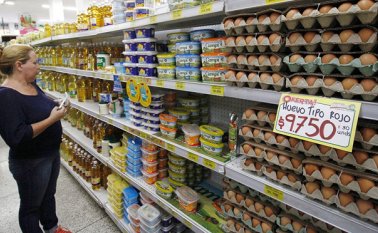 El emisor en julio subió la tasa de intervención para disminuir el consumo y controlar la inflación sobre todo en el sector de alimentos que en julio de 2016 registró una variación mensual de 1,1%. Archivo