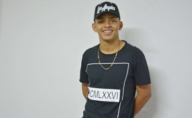 En el 2014, Nando B, cuyo nombre de pila es Hernando, participó en la primera temporada del reality ‘La Voz Kids’. Edinsson Figueroa