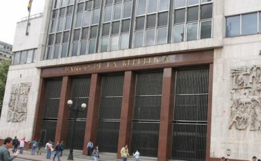 El gerente del Banco de la República, José Darío Uribe, espera que los precios al consumidor en el 2017 vuelvan a estar en el rango meta definido por el equipo técnico, entre 2 % y 4 %. Tomada de Internet