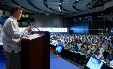 El presidente Juan Manuel Santos se encontró esta semana con un grupo de empresarios del país, que le manifestó su preocupación por la posible vinculación a la Jurisdicción Especial para la Paz de la que podrían ser objeto quienes sean investigados por presuntas colaboraciones a grupos armados ilegales. Archivo