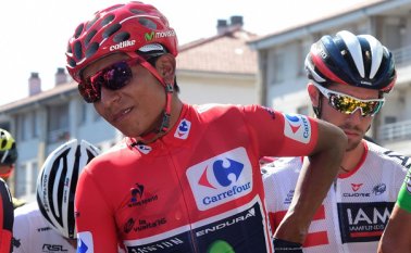 Nairo Quintana mantiene su camiseta de líder de la Vuelta a España. AFP