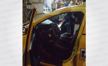 Las autoridades presumen que la mujer, que iba como pasajera, le disparó al conductor. Cristian Herrera