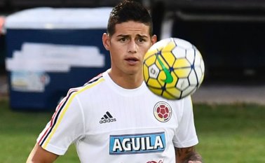 James Rodríguez durante un entrenamiento para el partido de esta noche. AFP