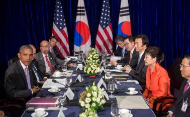 El presidente Obama, en Laos, calificó de provocaciones el lanzamiento de misiles por Corea del Norte. AP