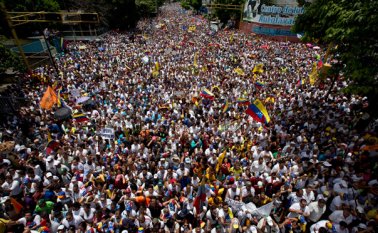 Miles de opositores al gobierno venezolano marcharon en las calles de Caracas el jueves pasado. AP