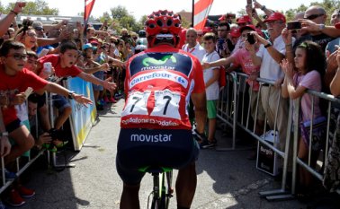 Los tres últimos kilómetros de dura subida fueron también los elegidos por Alberto Contador para lanzar un ataque, al que respondieron Quintana y Chaves. AFP