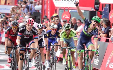 Magnus Cort Nielsen se impuso en la línea de meta al alemán Nikias Arndt (Giant) y al luxemburgués Jean-Pierre Drucker (BMC), segundo y tercero respectivamente. AFP
