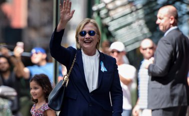 El incidente complica un tramo ya difícil para Clinton en su recta final de la contienda presidencial. AFP