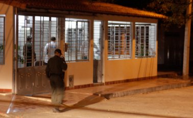 Miembros de la Sijín de la Policía Metropolitana de Cúcuta practicaron la inspección en el lugar. El hecho quedó grabado en cámaras de seguridad. Cristian Herrera