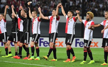 Feyenoord derrotó 1-0 al Manchester United. AFP