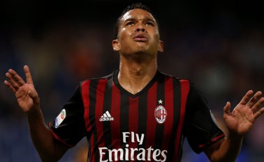 Carlos Bacca anotó el gol de la victoria del Milan. AFP