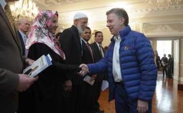 El presidente Santos saluda a representantes de la Comunidad Mundial de Iglesias Reformadas, quienes le manifestaron su total apoyo al plebiscito por la paz del próximo 2 de octubre. Presidencia