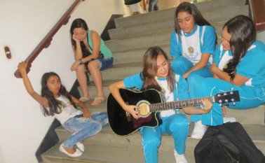 Estudiantes preparando sus presentaciones para la clausura de los talleres libres ‘Jorge Pacheco Quintero’ Daicy Echeverry