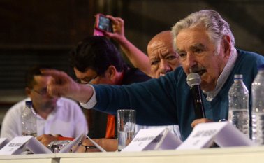 El expresidente uruguayo José Mujica dijo que fue presidente de su país “no por haber sido guerrillero, sino porque cuando salí (de la cárcel) me rompí el alma por mi pueblo”, con el objetivo de desmitificar aquello de que las Farc muy pronto podrían tomarse el poder. Raúl Arboleda | AFP