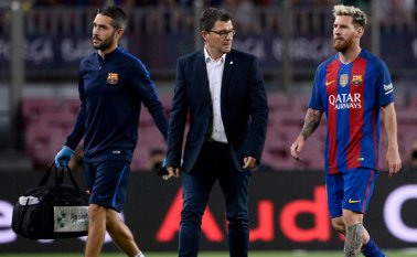 Messi sufrió una rotura muscular en el aductor de la pierna derecha. AFP