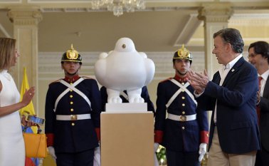 Es la segunda obra que el pintor y escultor dona a la casa de Nariño después la 'Madre Superiora' entregada en durante el gobierno de Belisario Betancur (1982-1986). AFP