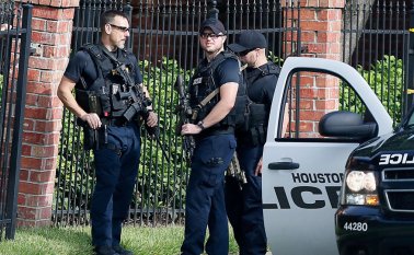 Al parecer el hombre disparó en varias oportunidades en contra de los agentes. AFP