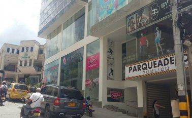 El nuevo centro comercial Santa María fue construido cumpliendo con la normatividad del cupo de parqueaderos reglamentado por el POT. Daicy Echeverri