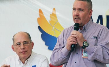 Gerardo Izquierdo, ministro  para la nueva Frontera de Paz, ayer, durante el comienzo de inscripciones Cortesía