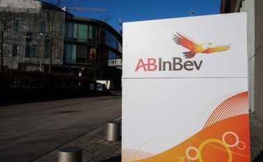 La fusión deberá implicar la supresión de al menos 5.500 puestos de trabajo en los próximos tres años. AFP