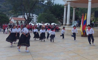 Los niños de Pamplonita deleitaron a la comunidad con su presentación que dio apertura al evento. Cortesía