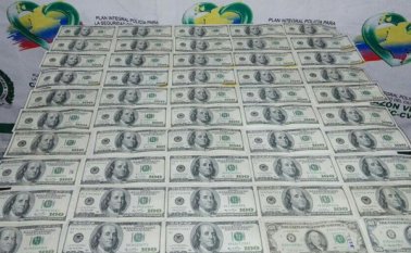 En total fueron 25.630 dólares los que eran transportados. Policía