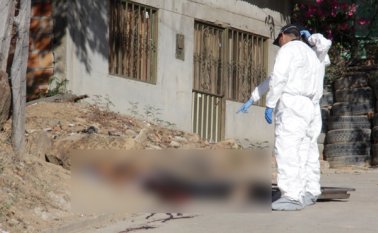 Vecinos del sector vieron el cadáver del hombre, tendido a un costado de la calle. Cristian Herrera