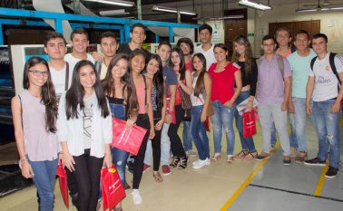 Los jóvenes recorrieron cada dependencia para conocer los procesos de cada día. Alfredo Estévez
