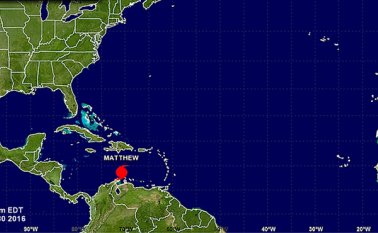 El huracán Matthew se ha fortalecido mientras se mueve de oeste a suroeste sobre el mar Caribe y ha pasado a categoría 3. Colprensa