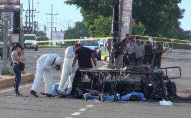 El convoy militar fue emboscado en Culiacán, Sinaloa. AFP