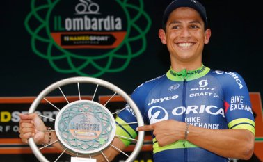 Chaves superó al esprint a sus dos últimos compañeros de escapada, el italiano Diego Rosa y el colombiano Rigoberto Urán AFP