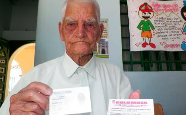 Carlos Julio Rincón Garzón, el votante más longevo de Ocaña, le dijo Sí a la Paz. Javier Sarabia