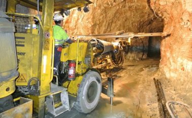 Un subcontratista de Goldcorp impide el paso a la mina Peñasquito en el norte de México. Tomada de Internet