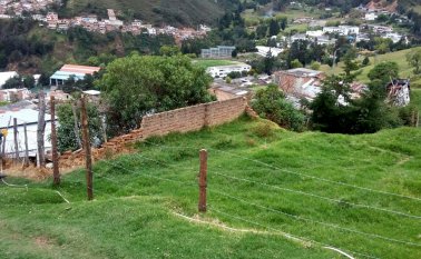 Dos funcionario del Igac realizan la revisión catastral de 130 predios. Cortesía