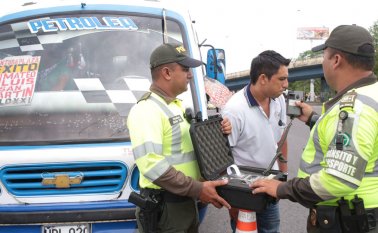 Los conductores de servicio público empezaron pasar por los controles de Tránsito, con miras a preservar la seguridad de los pasajeros. César Obando