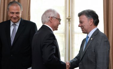 El secretario de Estado, John Kerry conversó por teléfono con el presidente de Colombia, Juan Manuel Santos, para reafirmar el apoyo estadounidense al proceso de paz. Archivo