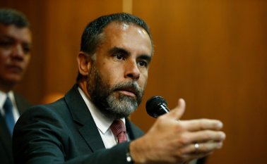 El senador afirmó que el artículo que avala el plebiscito "dice que posteriormente a la convocatoria del mismo la Corte tiene que investigar, revisar, verificar que sucedió". Colprensa