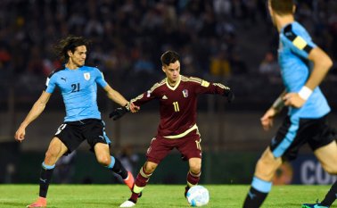 En las últimas tres eliminatorias, Venezuela le había amargado la fiesta a Uruguay en el estadio Centenario. AP
